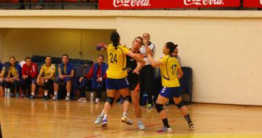 Stire din Sport : Galerie foto. Liga Națională de handbal feminin: CSU Neptun, înfrântă în ultima "bătălie" din tur