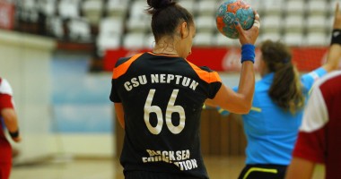 Stire din Sport : Handbal feminin: CSU Neptun conduce la pauză cu HCM Râmnicu Vâlcea