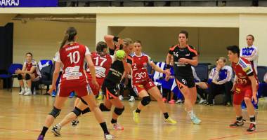 Stire din Sport : Handbal feminin: CSU Neptun, învinsă de HCM Baia Mare / Galerie foto