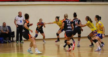Galerie foto. Liga Națională de handbal feminin: CSU Neptun, înfrântă în ultima "bătălie" din tur - 5