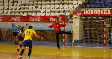 Galerie foto. Liga Națională de handbal feminin: CSU Neptun, înfrântă în ultima "bătălie" din tur - 7