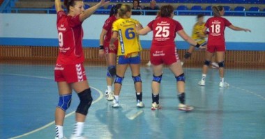 Stire din Sport : Handbal feminin / CSU Neptun - Spartac 17 - 9 la pauză