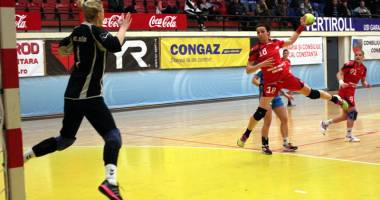 Stire din Sport : Liga Națională de handbal feminin, etapa a 18-a. CSU Neptun, deplasare dificilă pe terenul Romanului