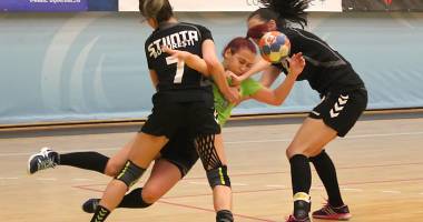 Galerie foto. Nicio treabă  cu handbalul!  CSU Neptun, eșec  la 10 goluri diferență - 6