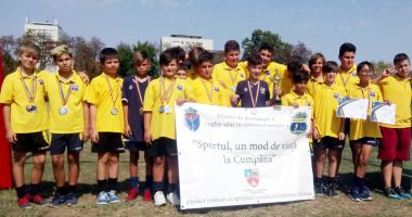Stire din Sport : CS Victoria Cumpăna, vicecampioană națională la mini-rugby U12