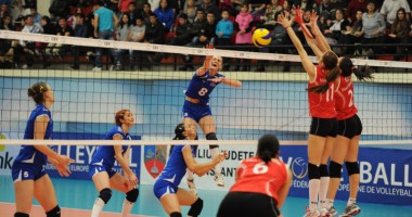 Stire din Sport : Antrenament cu public pentru "sirene"