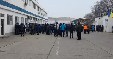 Le-a ajuns cuțitul la os! Angajații CT BUS cer demisia conducerii; transportul în comun - blocat - 6