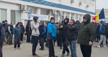 Le-a ajuns cuțitul la os! Angajații CT BUS cer demisia conducerii; transportul în comun - blocat - 2