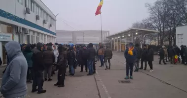 Le-a ajuns cuțitul la os! Angajații CT BUS cer demisia conducerii; transportul în comun - blocat - 3