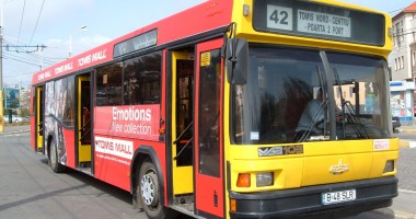 Stire din Eveniment : Cum te lasă șuții fără bani,  în autobuzul 42
