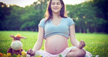Stire din Sănătate : Cu burtica la plimbare. Sfaturi pentru  a scăpa de neplăcerile din timpul sarcinii