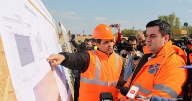 Stire din Eveniment : Ministrul  Cuc face ravagii la CNAIR. Dă afară 35 de directori!