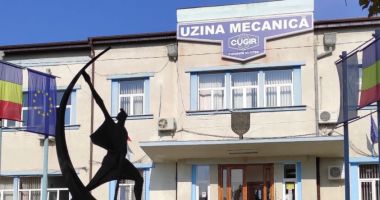Stire din Economie : Uzina Mecanică Cugir va începe producţia de arme de asalt şi pistoale la standarde NATO