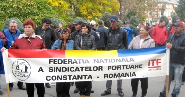 Stire din Economie : Cui îi pasă de victimele "revoluției fiscale"