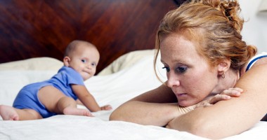 Stire din Sănătate : Cui te adresezi dacă te confrunți  cu depresia după naștere