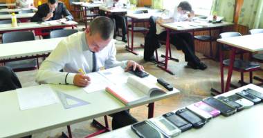 Culmea prostiei! Elevi eliminați la simularea Bacalaureatului - 2