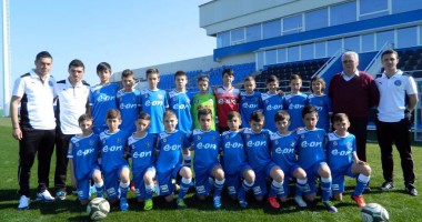 Stire din Sport : Cum își pot lua micii fotbaliști "viza" de Brazilia