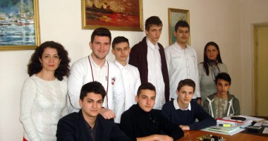 Stire din Cultură-Educație : Cum a reușit un profesor de la TELECOM să schimbe viața elevilor săi