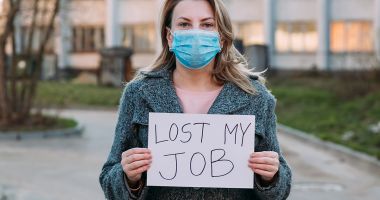 Stire din Economie : Cum a afectat pandemia Covid-19 salariile și locurile de muncă