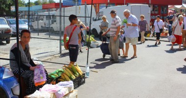Galerie FOTO. Cum a devenit Piața Tomis III un bazar de lumea a treia - 4