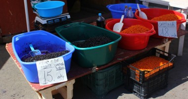 Galerie FOTO. Cum a devenit Piața Tomis III un bazar de lumea a treia - 5