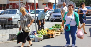 Galerie FOTO. Cum a devenit Piața Tomis III un bazar de lumea a treia - 2