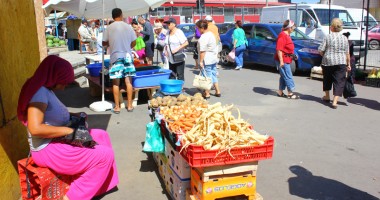 Galerie FOTO. Cum a devenit Piața Tomis III un bazar de lumea a treia - 7