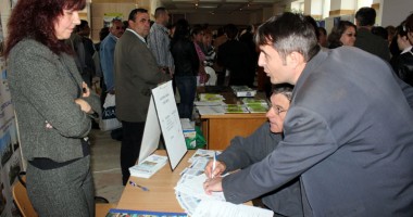 Stire din Social : Ai firmă și vrei să faci angajări? Iată cum te poate scăpa statul de plata salariilor