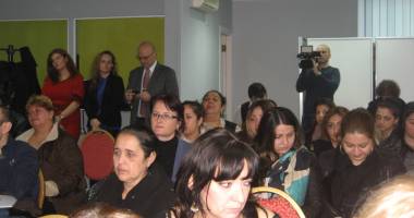 Galerie foto. Cum au ajuns femeile rrome vedete la  o dezbatere cu universitarii - 2