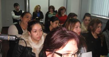 Galerie foto. Cum au ajuns femeile rrome vedete la  o dezbatere cu universitarii - 4