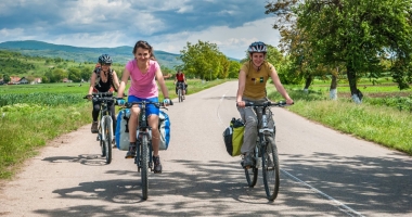 Stire din Economie : Cum este susținută dezvoltarea cicloturismului în România