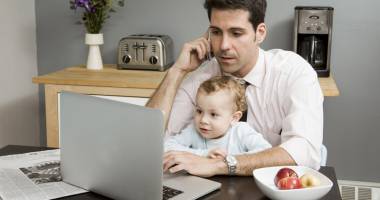Stire din Social : Cum face statul economie la buget pe banii părinților