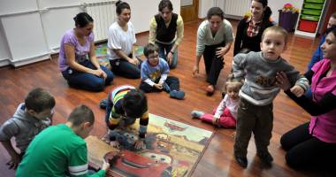 Stire din Sănătate : Cum le dezvoltăm copiilor inteligența emoțională