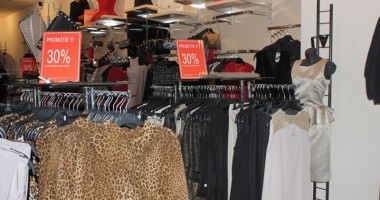 Stire din Social : Cum ne păcălesc comercianții  cu promoții  și reduceri false