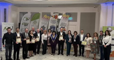 Stire din Politică-Administrație : Comuna Cumpăna și primarul Mariana Gâju au primit Colanul de Aur, pentru al patrulea an consecutiv