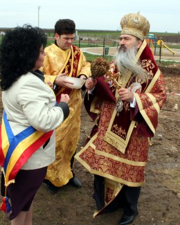 Stire din Politică-Administrație : S-a sfințit locul în care vor fi construite blocurile ANL de la Cumpăna