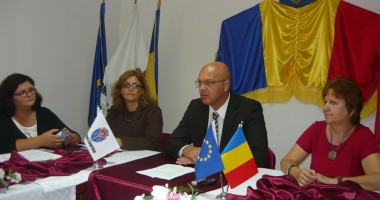 Stire din Cultură-Educație : Ce-i diferențiază pe profesorii greci de cei români