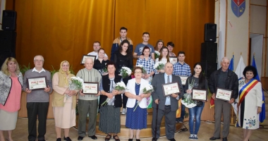 Stire din Politică-Administrație : Familiile care au aniversat nunta de aur, sărbătorite de Primăria Cumpăna