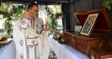 Stire din Social : Hramul Bisericii Adormirea Maicii Domnului, sărbătorit în comuna Cumpăna. Trei copilași au fost creștinați