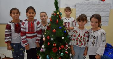 Moș Nicolae le-a adus dulciuri școlarilor și preșcolarilor din comuna Cumpăna - 2