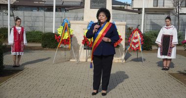 Stire din Politică-Administrație : Primarul comunei Cumpăna, Mariana Gâju, a luat parte la sărbătoarea Zilei Armatei Române