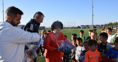 Primăria Cumpăna a oferit echipamente pentru fotbaliştii juniori din cadrul clubului din localitate