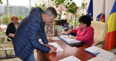 Stire din Politică-Administrație : A fost semnat contractul de modernizare a drumurilor în comuna Cumpăna