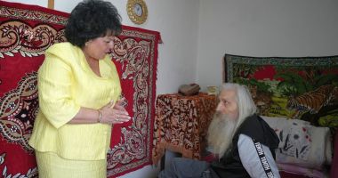 Stire din Politică-Administrație : Primăria Cumpăna a dăruit pachete persoanelor defavorizate cu ocazia sărbătorilor