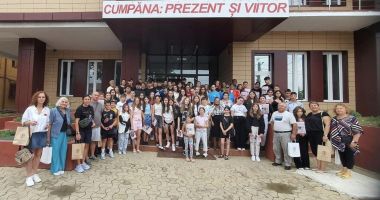 Stire din Politică-Administrație : Primăria Cumpăna continuă Programul „Tabere de vară pentru elevii cu rezultate deosebite în acest an”