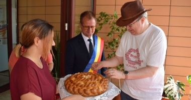 Ambasadorul  Paul Brummell, primit cu pâine  și sare la  Primăria Cumpăna - 2