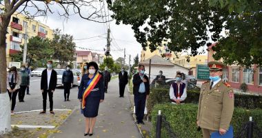 Stire din Politică-Administrație : Administraţia locală din Cumpăna a marcat Ziua Armatei Române