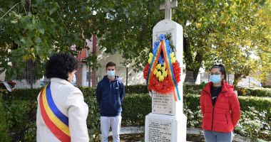 Stire din Eveniment : Ziua Armatei Române, sărbătorită cu flori pentru ostași, la Cumpăna