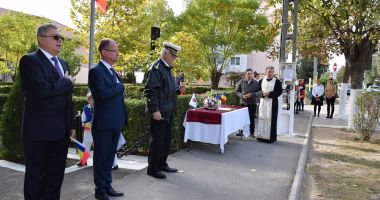 Stire din Politică-Administrație : Ziua Armatei Române a fost sărbătorită şi la Cumpăna. "Respect şi gratitudine"