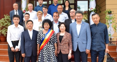 Stire din Politică-Administrație : Chinezii, interesați de a dezvolta afaceri în comuna Cumpăna